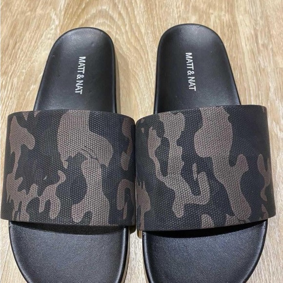 Matt & Nat Vegan Camo Slides - Picture 4 of 4